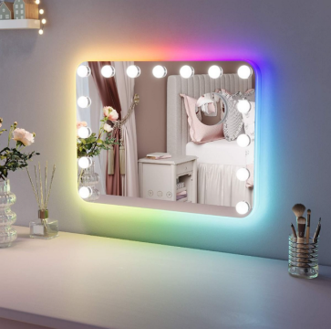 How to Choose the Best Makeup Mirror for Your Bathroom